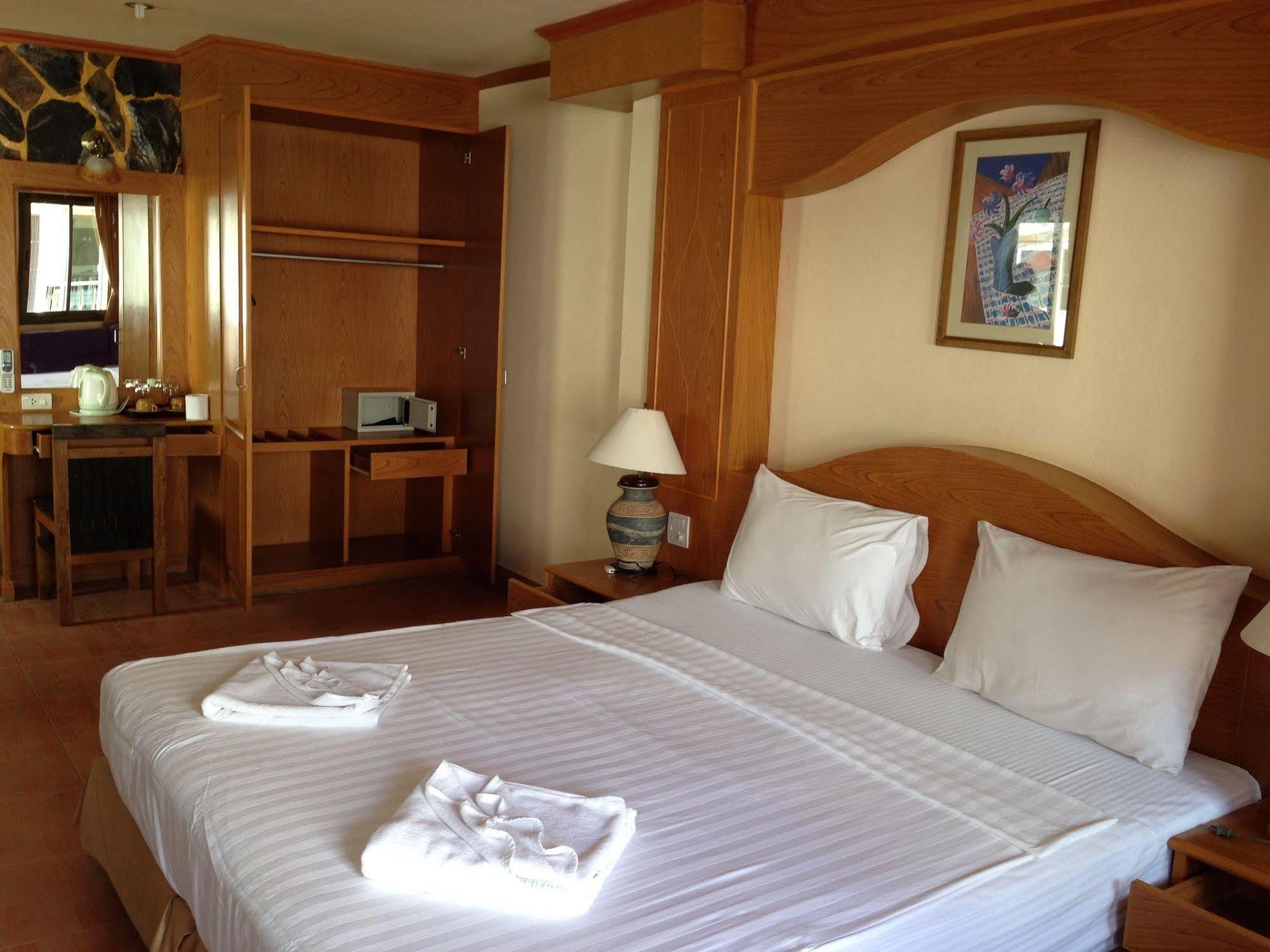 The House Patong Hotel Kültér fotó