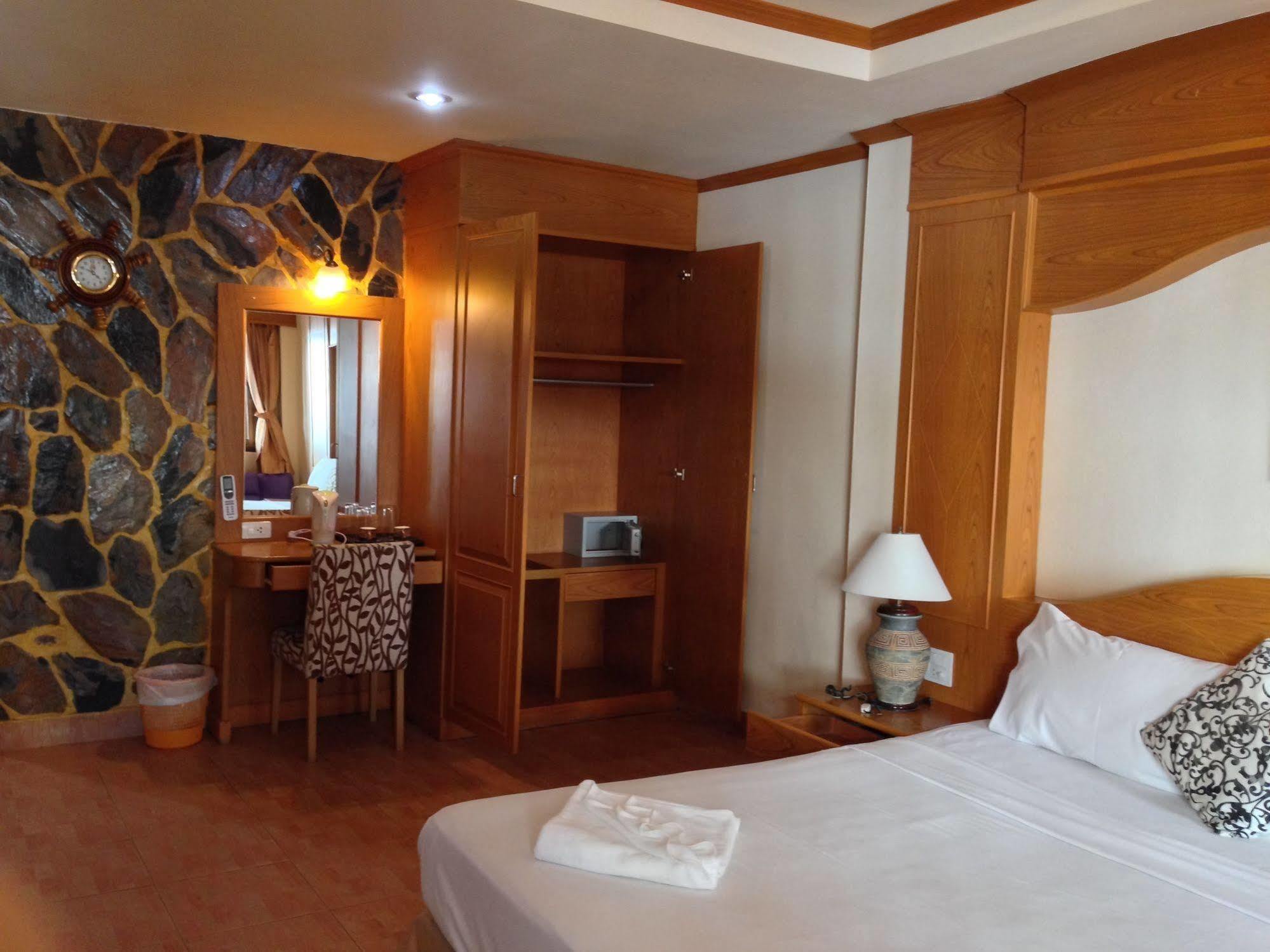 The House Patong Hotel Kültér fotó