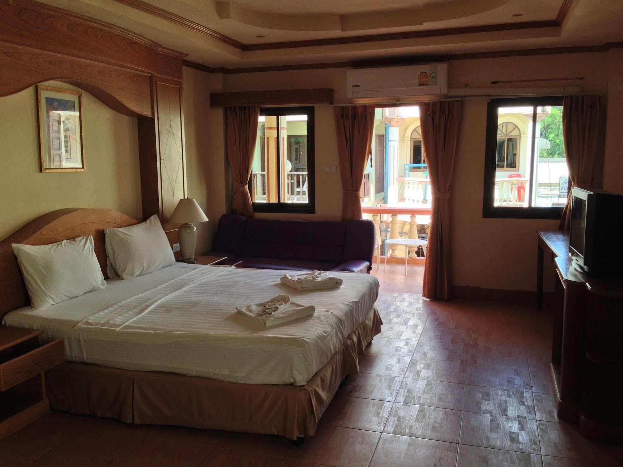 The House Patong Hotel Kültér fotó
