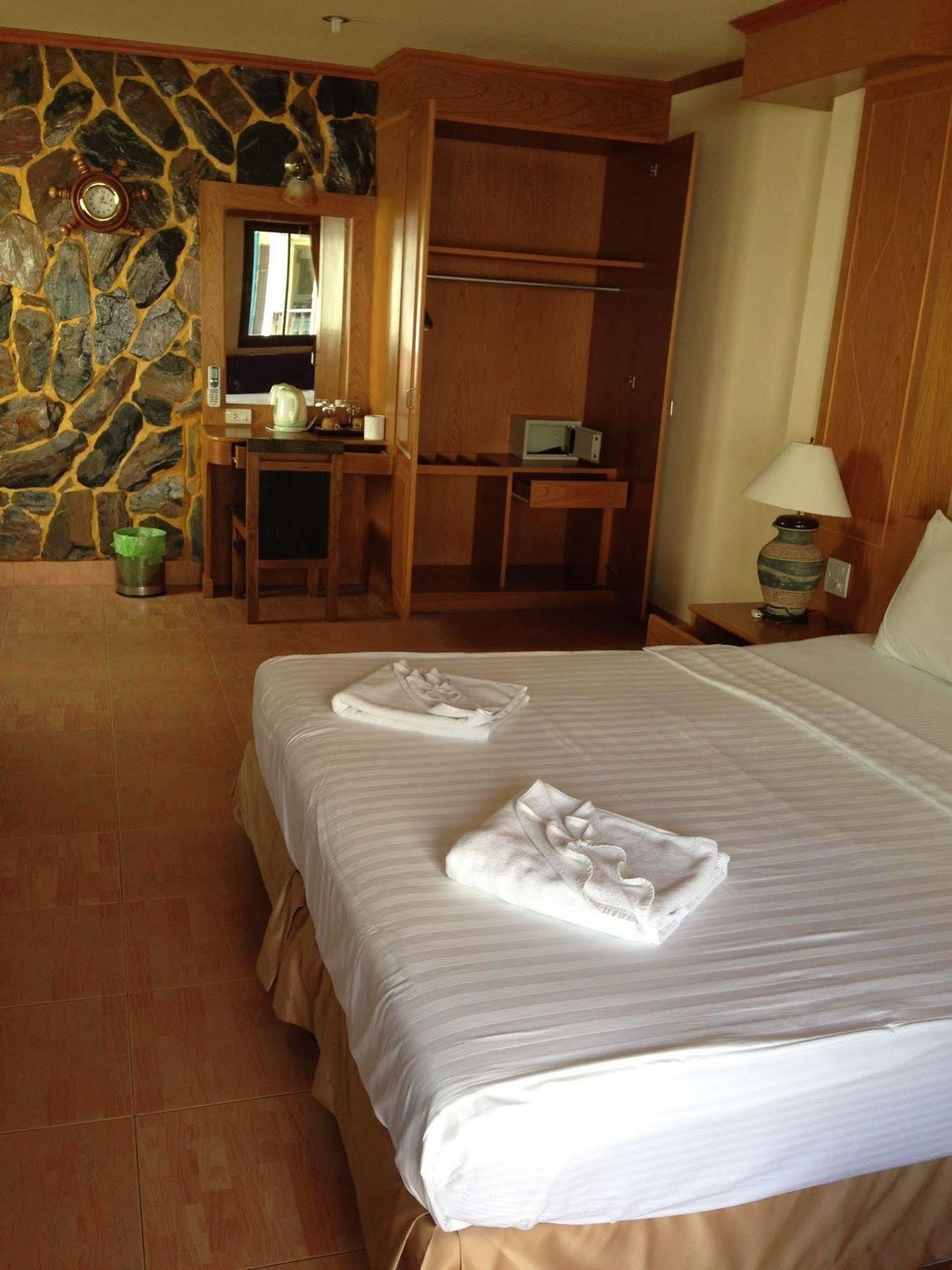 The House Patong Hotel Kültér fotó