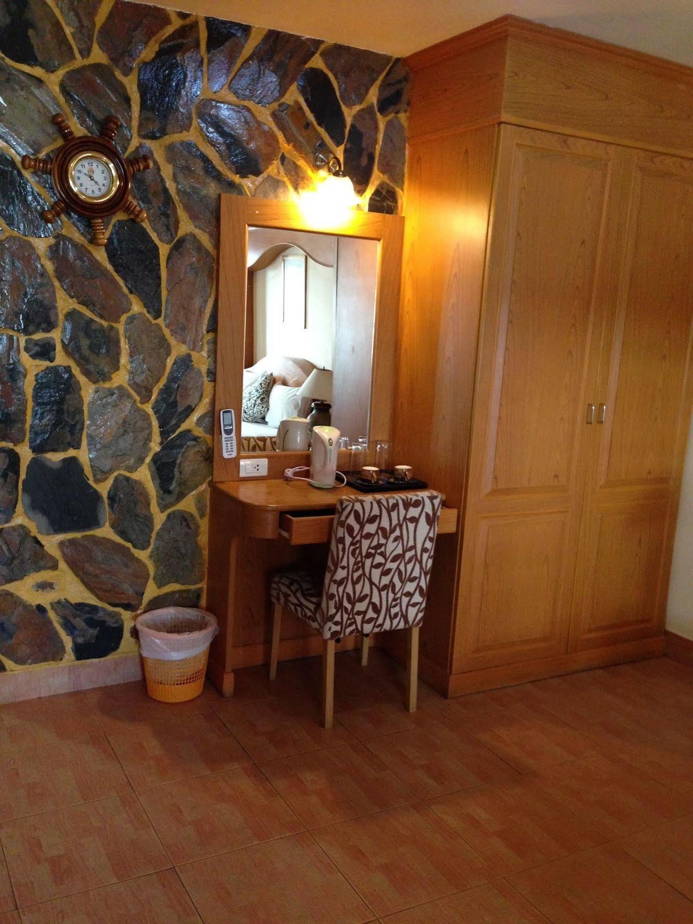 The House Patong Hotel Kültér fotó