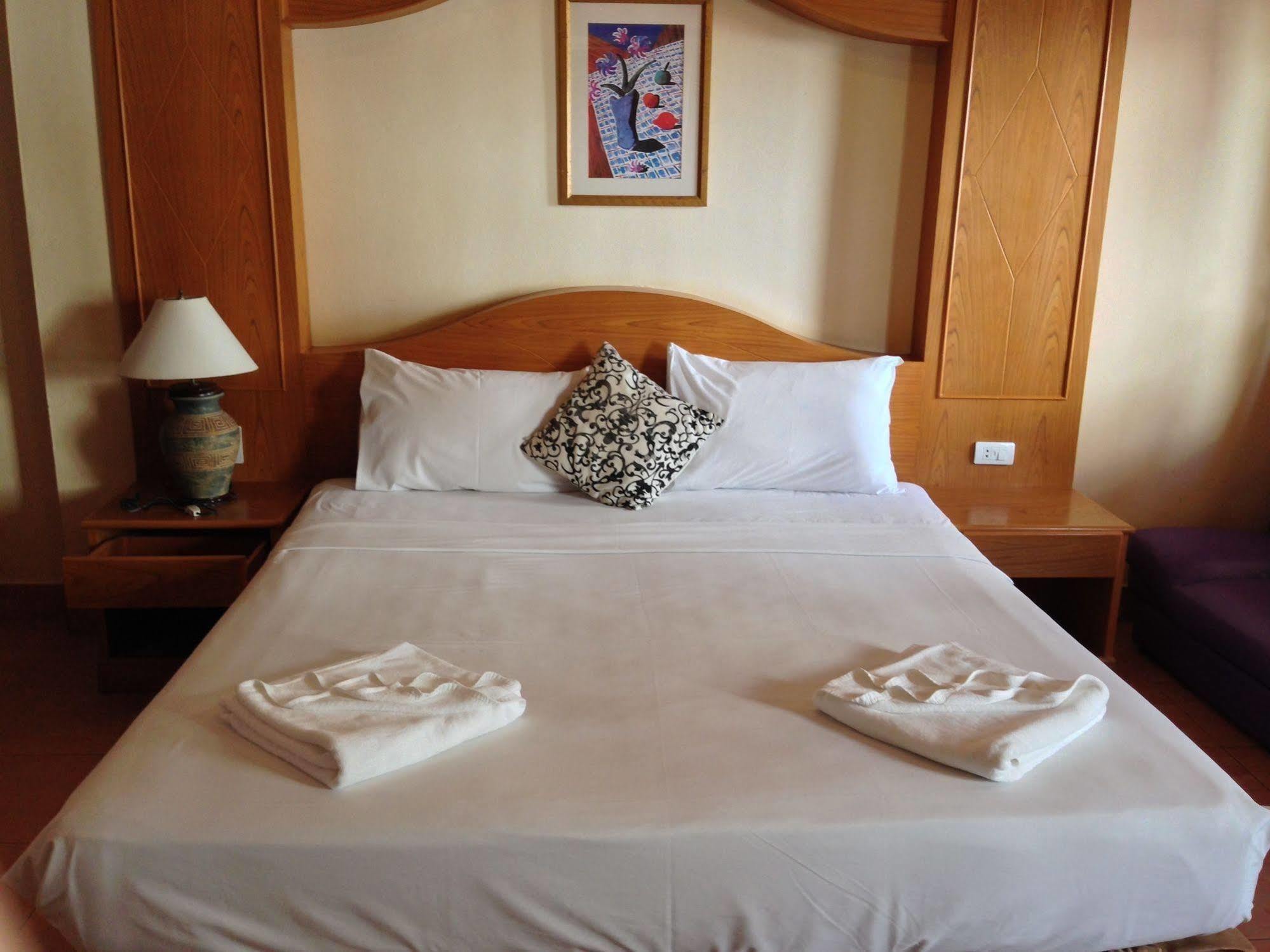 The House Patong Hotel Kültér fotó