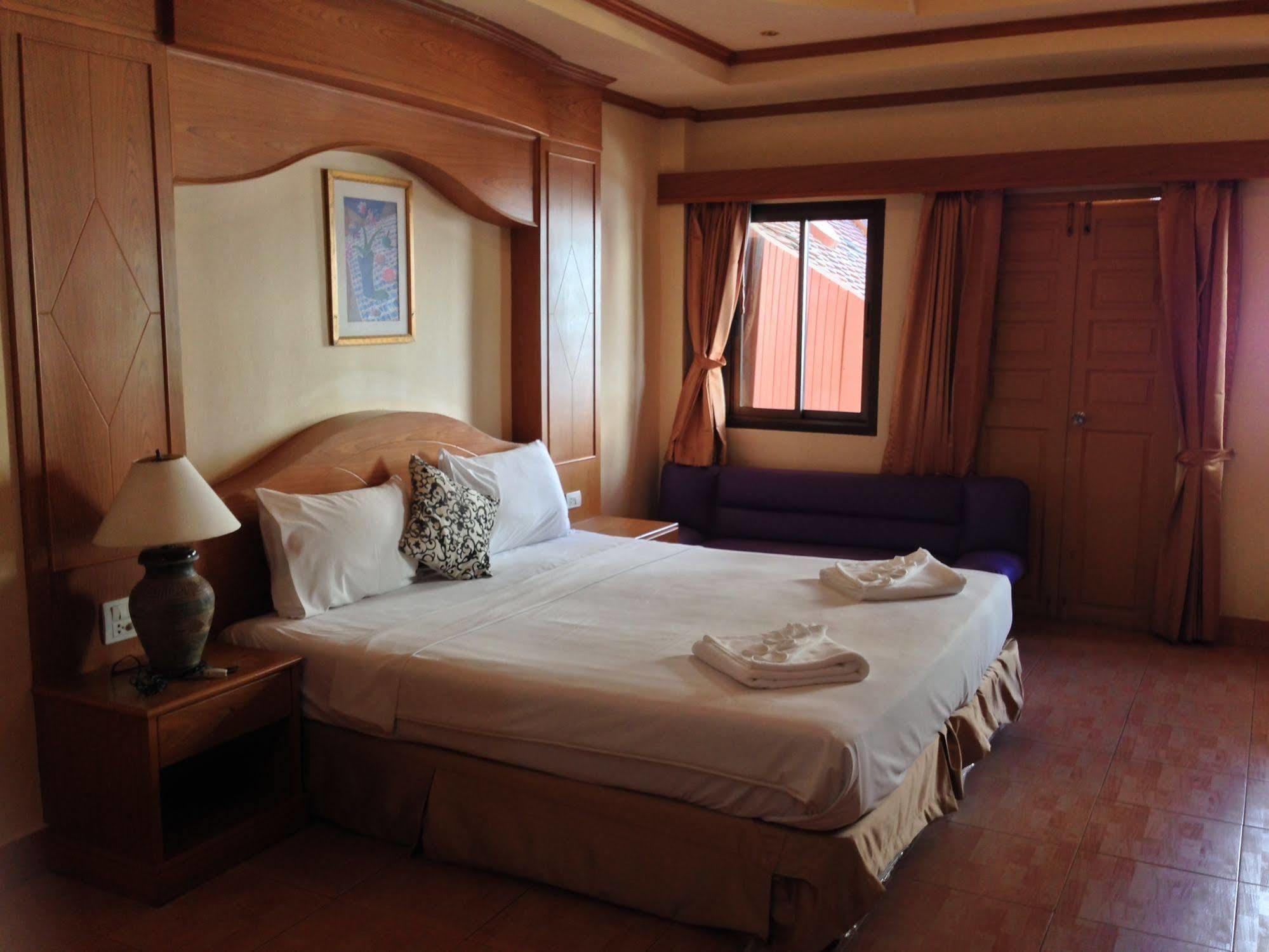 The House Patong Hotel Kültér fotó