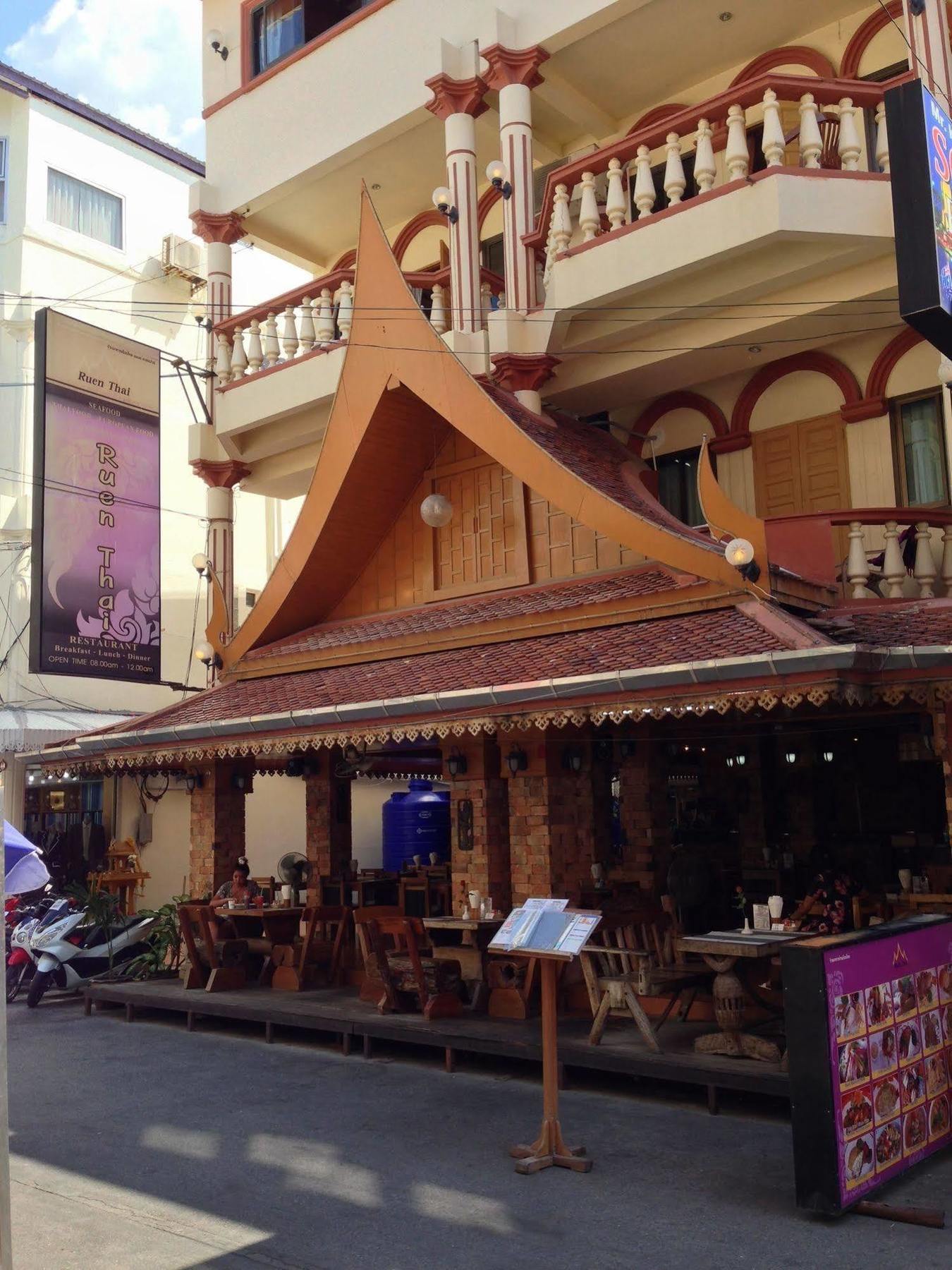 The House Patong Hotel Kültér fotó