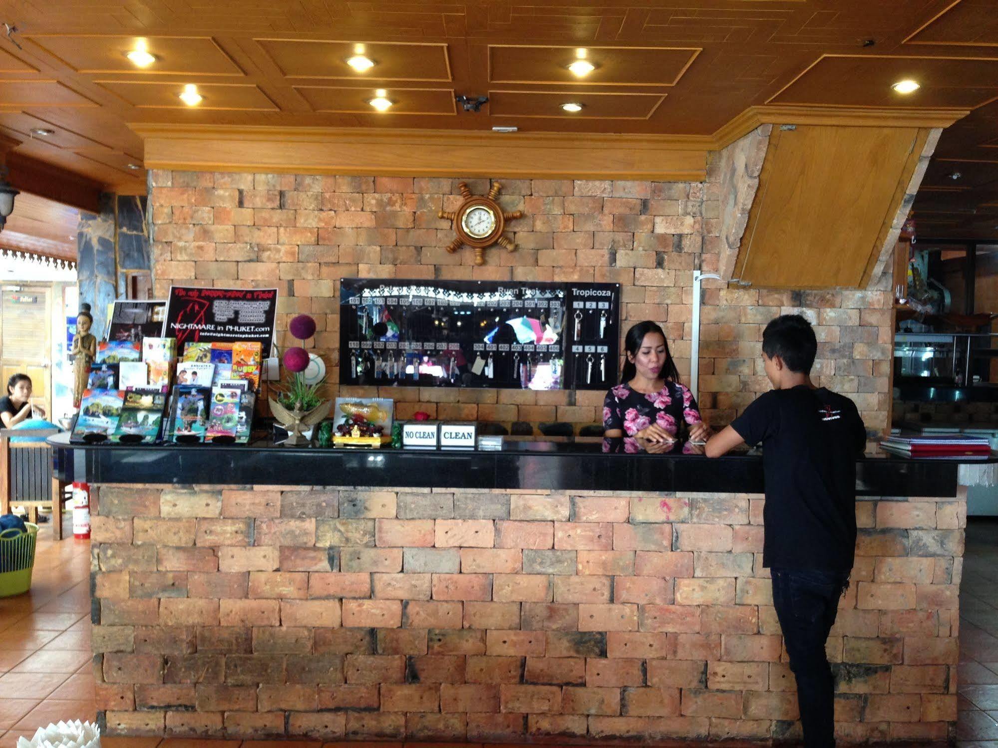 The House Patong Hotel Kültér fotó