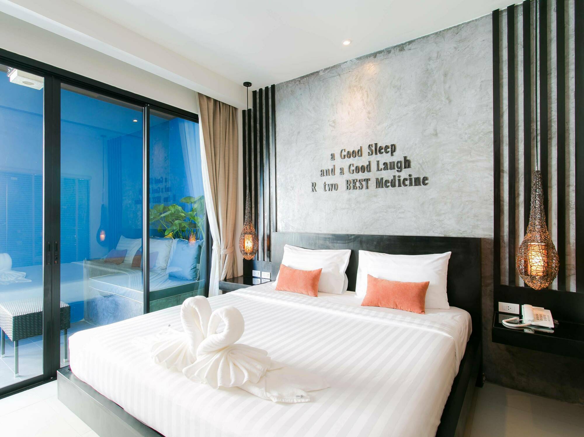The House Patong Hotel Kültér fotó