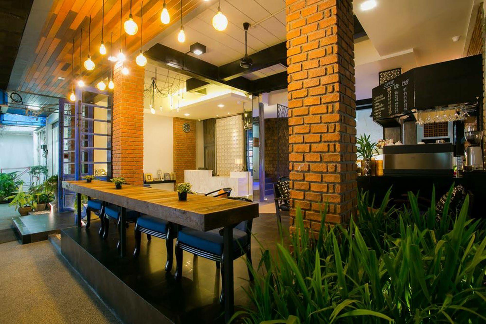 The House Patong Hotel Kültér fotó